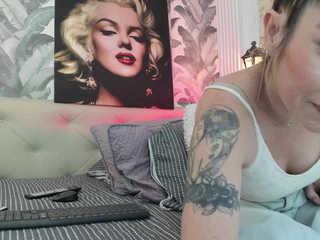 viktoria-davis live cam on BongaCams