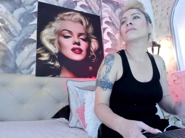 viktoria-davis live cam on BongaCams
