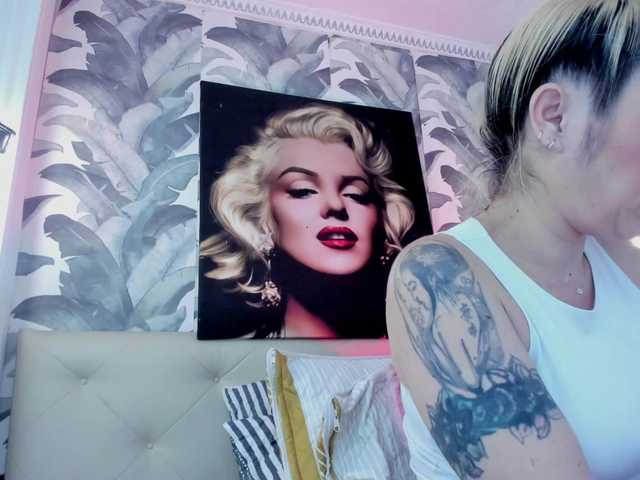 viktoria-davis live cam on BongaCams
