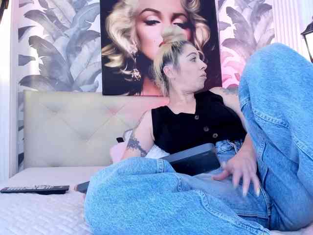 viktoria-davis webcam