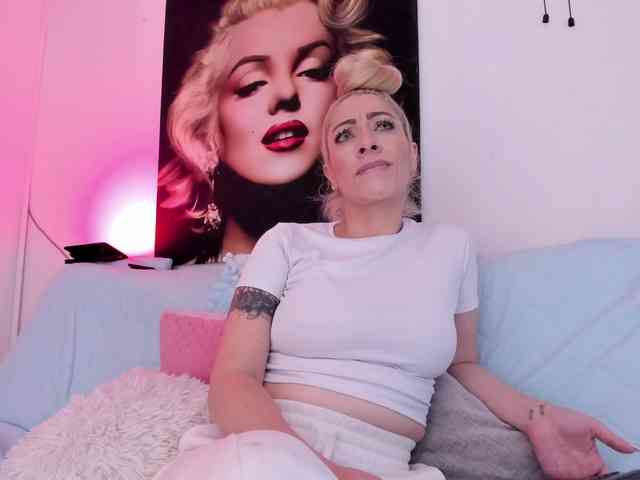 viktoria-davis webcam