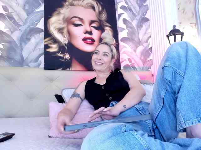 viktoria-davis webcam