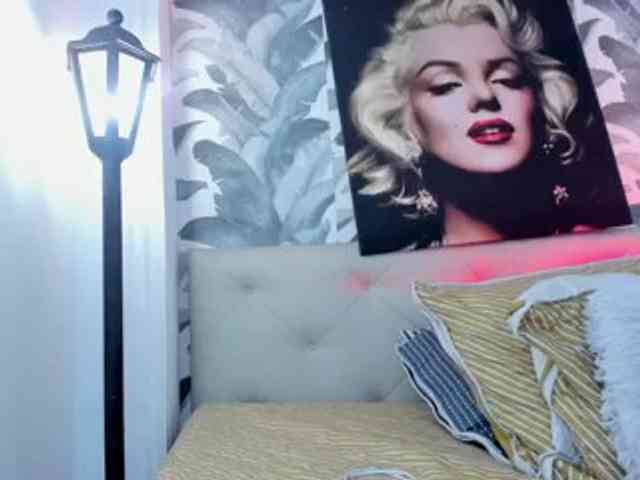 viktoria-davis's live room