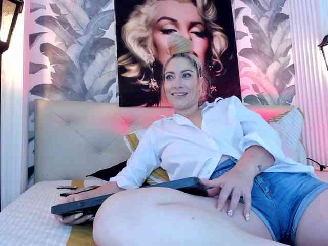 viktoria-davis webcam