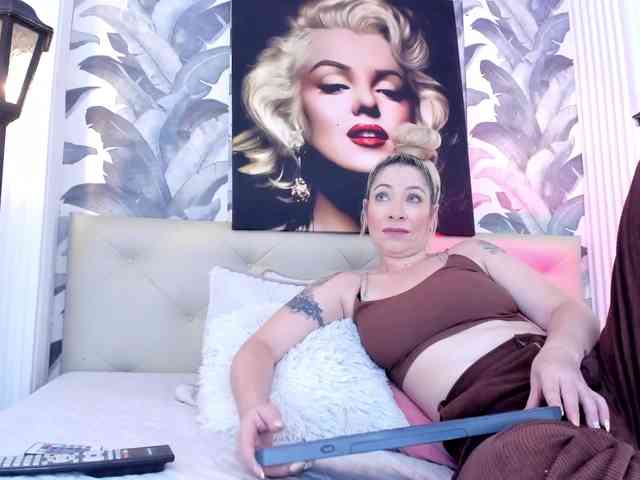 viktoria-davis webcam