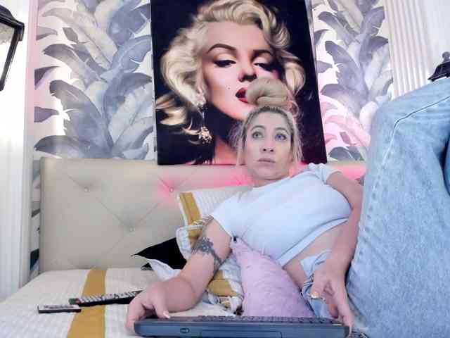 viktoria-davis webcam