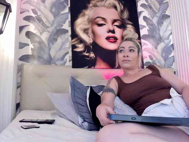 viktoria-davis webcam