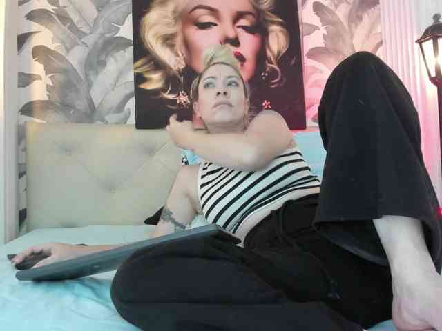 viktoria-davis webcam