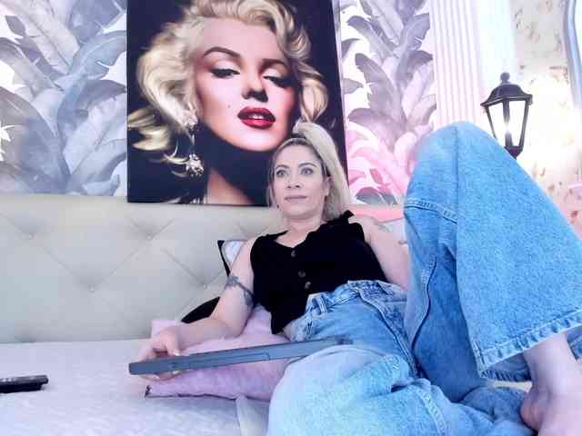 viktoria-davis webcam
