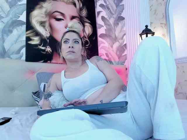 viktoria-davis webcam