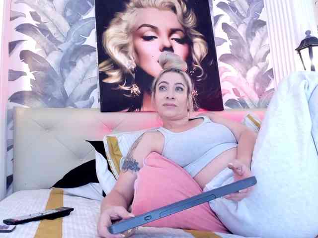 viktoria-davis webcam