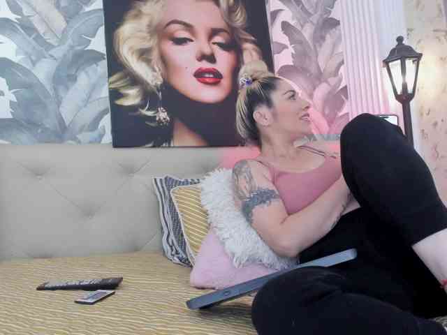 viktoria-davis webcam