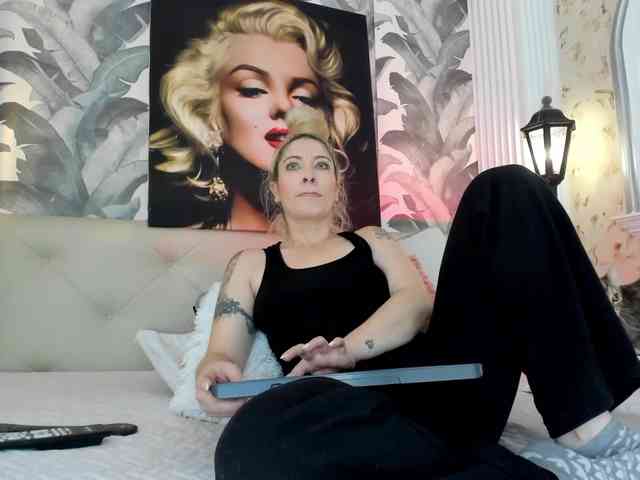 viktoria-davis webcam