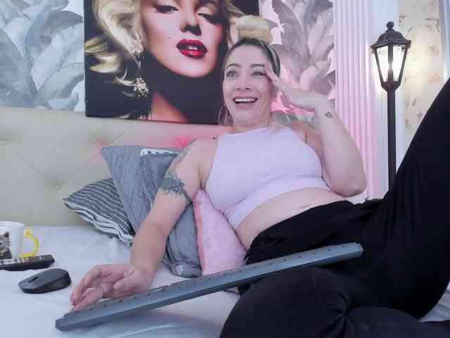 viktoria-davis webcam