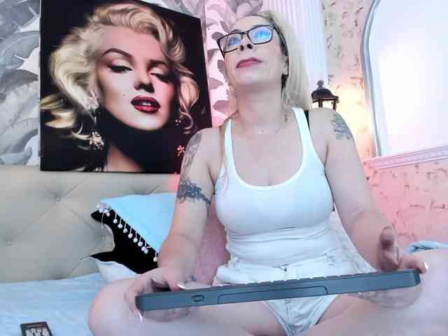 viktoria-davis webcam