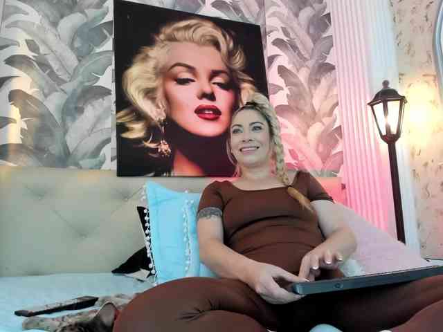 viktoria-davis webcam