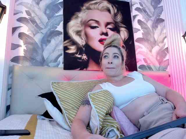 viktoria-davis webcam