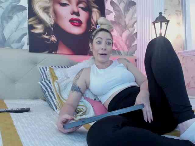viktoria-davis webcam