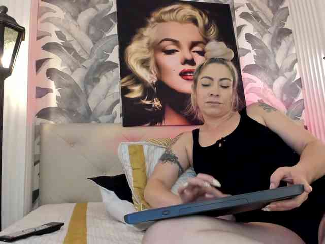 viktoria-davis webcam