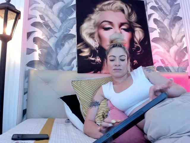 viktoria-davis webcam
