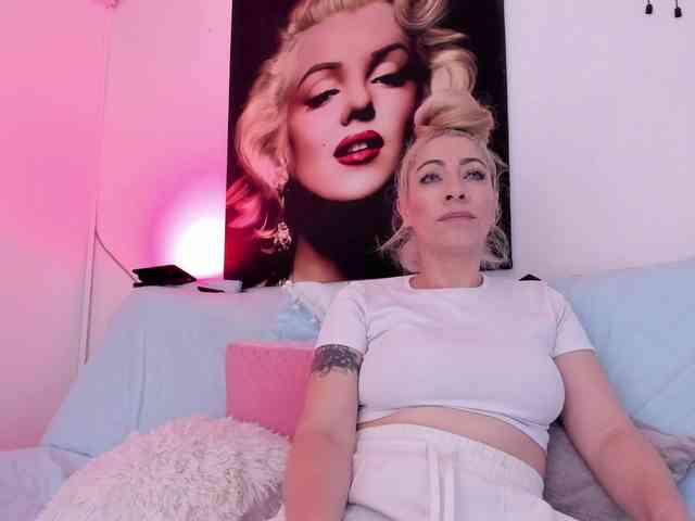 viktoria-davis Live Webcam on BongaCams