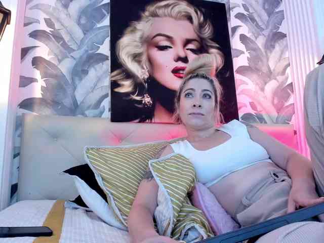 viktoria-davis webcam