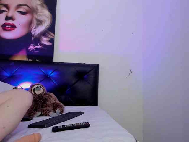 viktoria-davis's live room