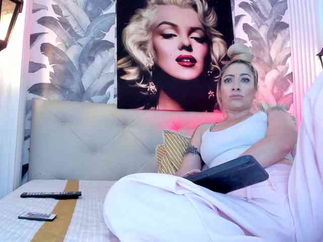 viktoria-davis webcam