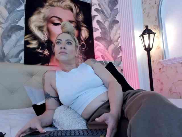 viktoria-davis webcam