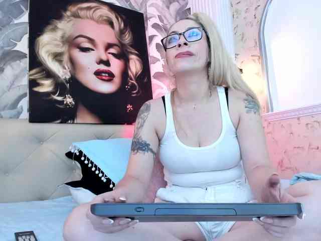 viktoria-davis webcam