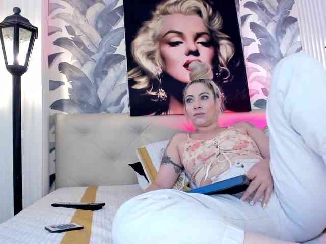viktoria-davis webcam