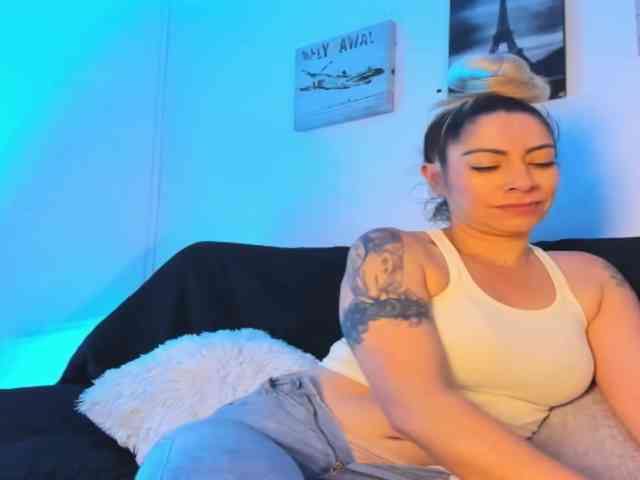 viktoria-davis webcam