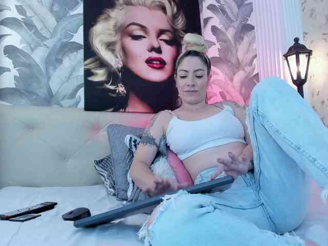 viktoria-davis webcam