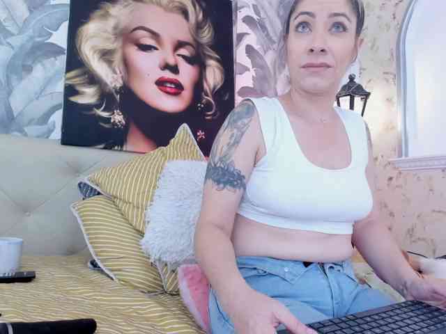 viktoria-davis webcam