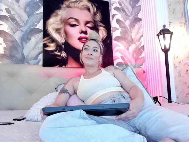viktoria-davis webcam