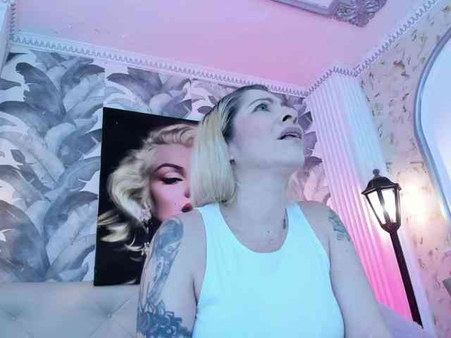 viktoria-davis webcam