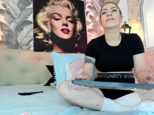 viktoria-davis webcam