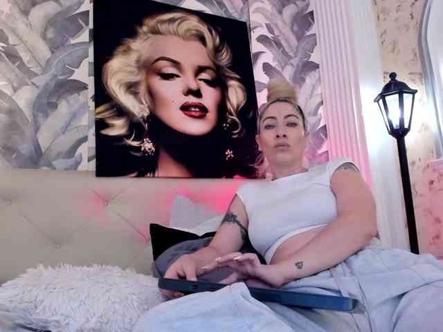 viktoria-davis webcam