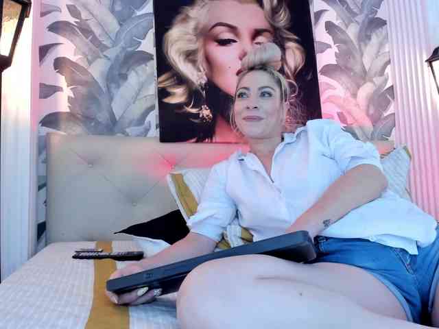 viktoria-davis webcam