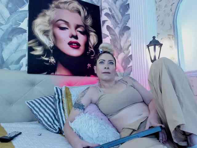 viktoria-davis webcam