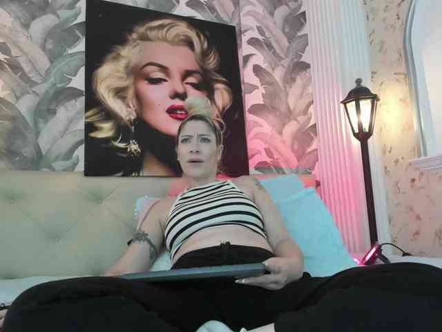 viktoria-davis webcam