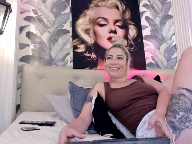 viktoria-davis webcam