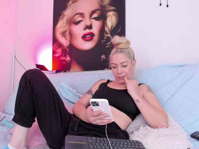 viktoria-davis webcam