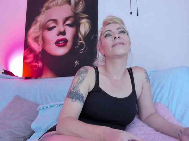 viktoria-davis webcam