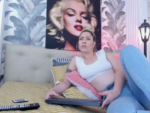 viktoria-davis webcam