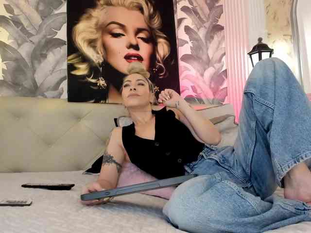viktoria-davis webcam