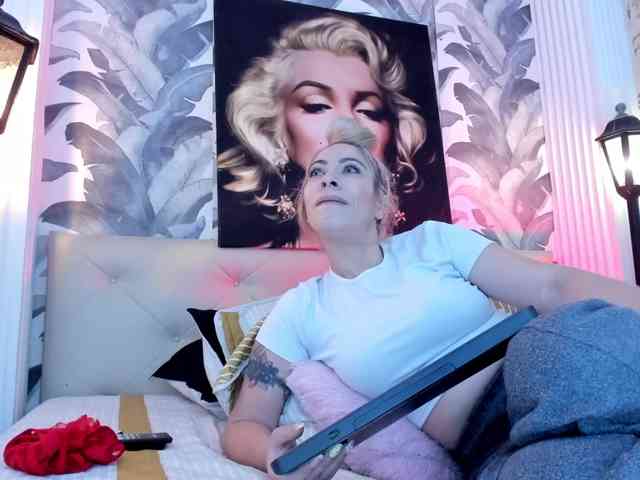viktoria-davis webcam