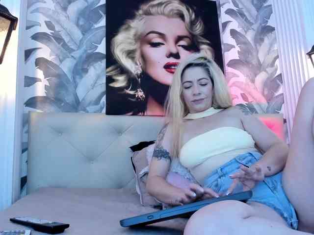 viktoria-davis webcam