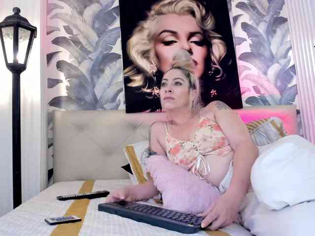 viktoria-davis webcam