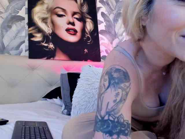 viktoria-davis webcam